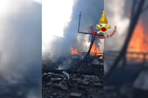 Esplosione a Roma, in fiamme distributore di carburante alla Prenestina: oltre 20 feriti