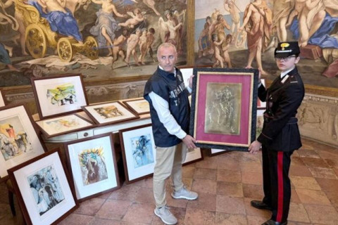 La polizia artistica italiana sequestra decine di falsi alla mostra di Dalí
