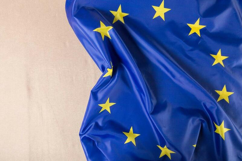 L’UE ha approvato una risoluzione che vieta i social network ai minori di 16 anni