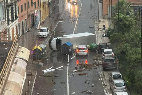 Le conseguenze del tornado in una città italiana – VIDEO