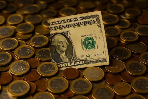 Il governatore della Banca d’Italia ritiene che stia iniziando l’era della dedollarizzazione