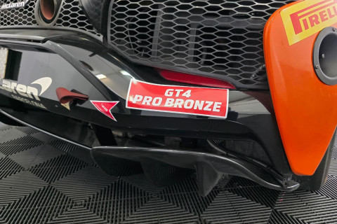 Il pilota automobilistico azero ha ricevuto un’offerta dalla McLaren