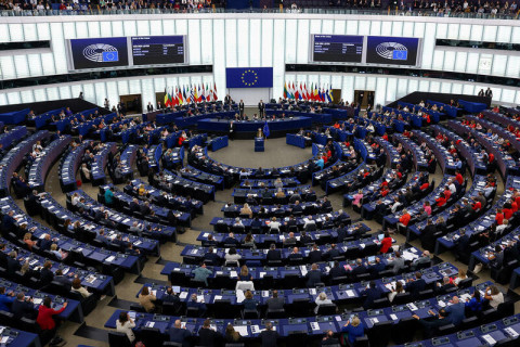 Al Parlamento europeo chiedono una svolta a destra della politica