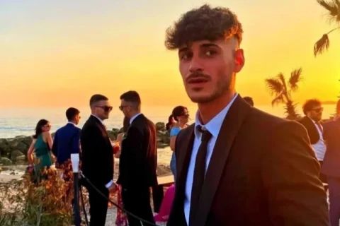 Un adolescente ha ucciso un calciatore con un cacciavite a causa di una pizza