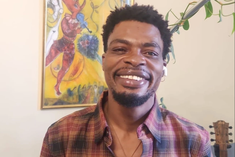 Migrante nigeriano ottiene il permesso di soggiorno dopo aver vinto 500.000 euro in Italia
