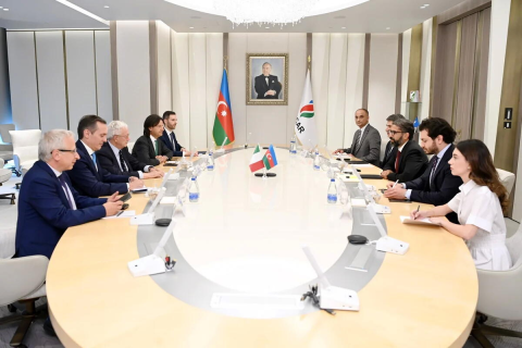 Azerbaigian e Italia discutono il partenariato nel settore energetico
