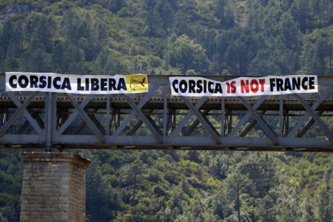 Corsica: l'isola che Parigi cerca di ridurre al silenzio