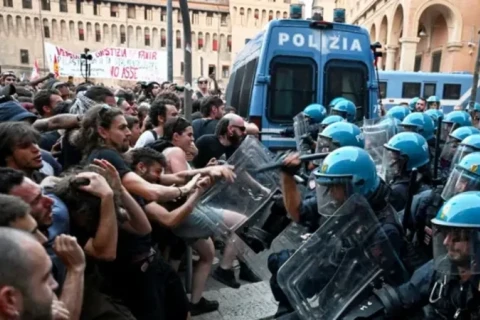 Migliaia di persone contro la ferrovia: in Italia le proteste degenerano in scontri