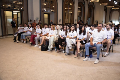 I giovani azerbaigiani di tutto il mondo hanno conosciuto i progetti delle Case dell’Azerbaigian