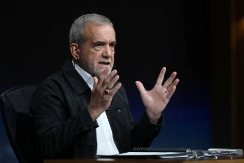 Pezeshkian indica le condizioni per riaprire lo Stretto di Hormuz