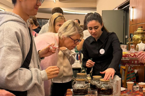 La cultura del tè dell'Azerbaigian suscita grande interesse a Bruxelles